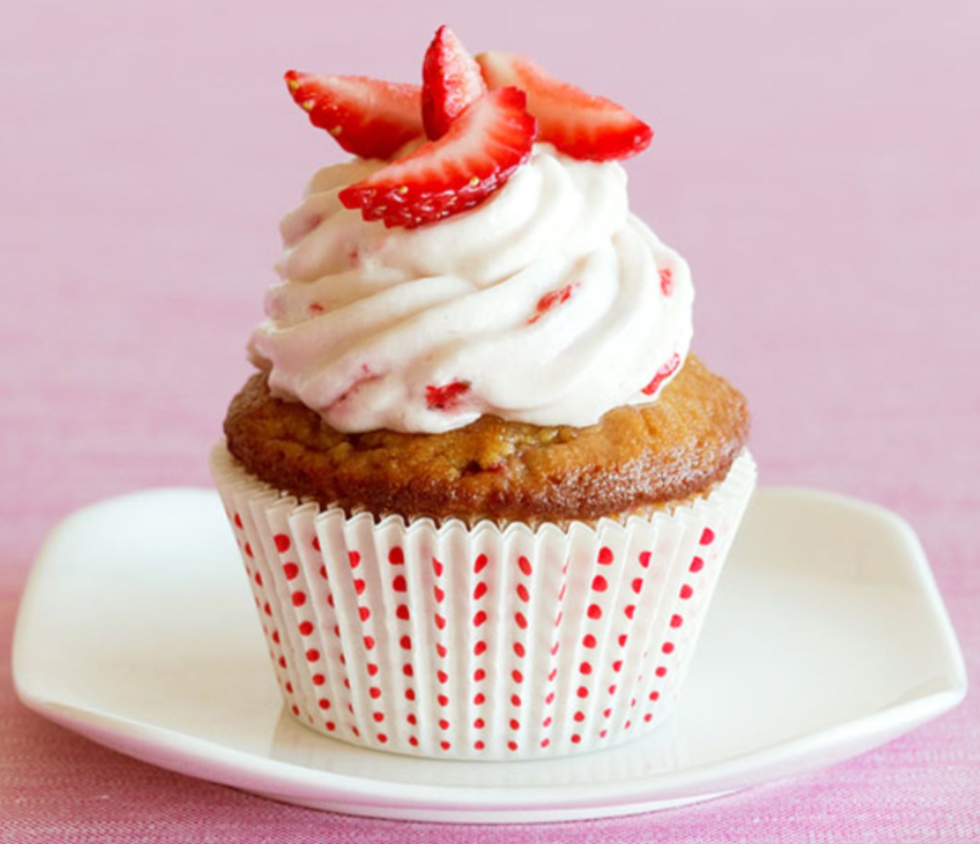Strawberry Cupcakes (with Arrowroot)